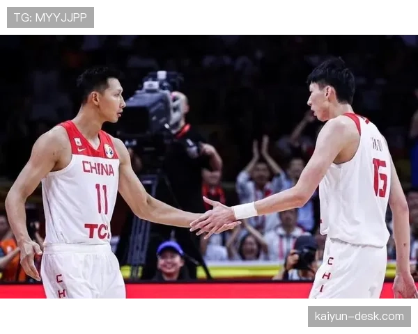 易建联训练完直接去接娃，这自律和奶爸模式切换也太丝滑了